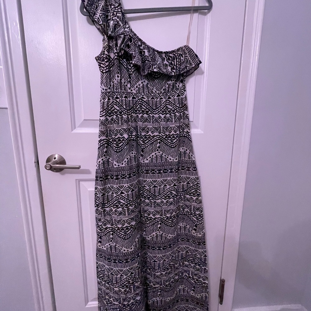 Black and White One-Shoulder Dress